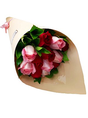 Cone de rosas vermelhas e cor de rosa