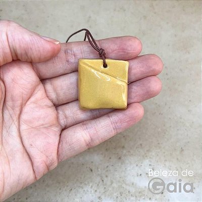 Colar Difusor Pessoal de Óleos Essenciais Quadrado Amarelo