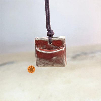 Colar Difusor Pessoal de Óleos Essenciais Quadrado Red