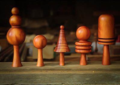 Conjunto Floresta de Peroba. Mini Árvores Torneadas.
