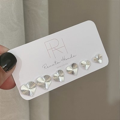 Brinco coração texturizado