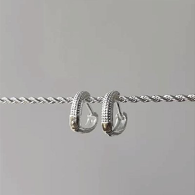 Brinco argola trabalhada