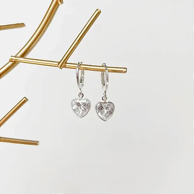 Brinco argola coração