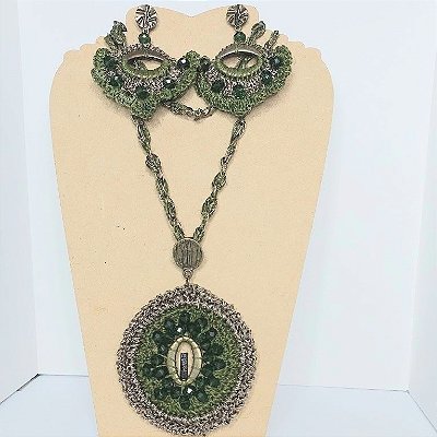 Conjunto colar /brincos-verde e marrom
