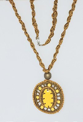 Colar de croche -chaton amarelo dourado