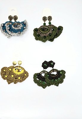 Brincos em croche ,cristais verdes