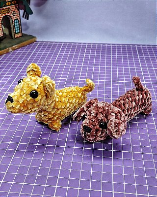 Cachorrinhos Amigurumi Caramelo ou Salsicha Pelúcia
