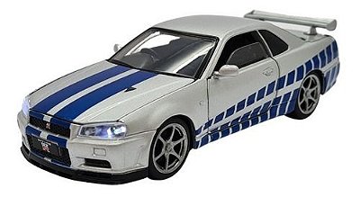 Miniatura Nissan Gtrr34 Skyline Velozes Acende Luz/som 1:32