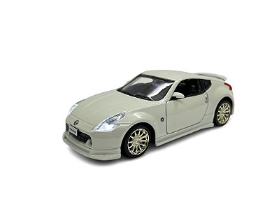 Miniatura Nissan 370Z Branco Acende Luz e Som 1:32