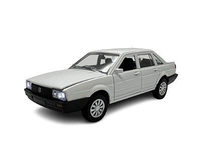 Miniatura Volkswagen Santana Branco Acende Luz e Som 1:32