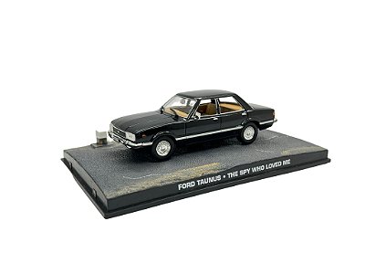 Miniatura Ford Taunus The spy who loved me Coleção 007 1:43