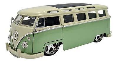 Miniatura Volkswagen Kombi 1962 Rebaixado Verde Jada 1:24