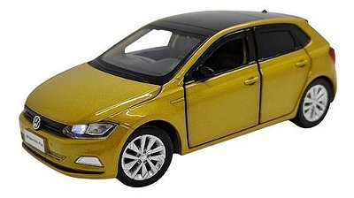 Miniatura Volkswagen Polo Dourado Metal Acende Luz/som 1:32