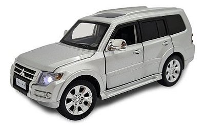 Miniatura Mitsubishi Pajero Full Prata Acende Luz E Som 1:32