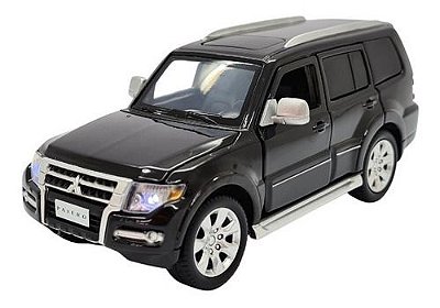 Miniatura Mitsubishi Pajero Full Preto Acende Luz E Som 1:32