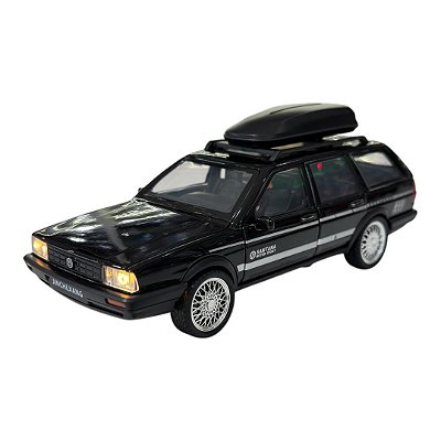 Miniatura Volkswagen Santana Quantum Luz Som Preto 1:32