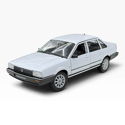 Miniatura Volkswagen Santana Branco Metal Welly 1:24