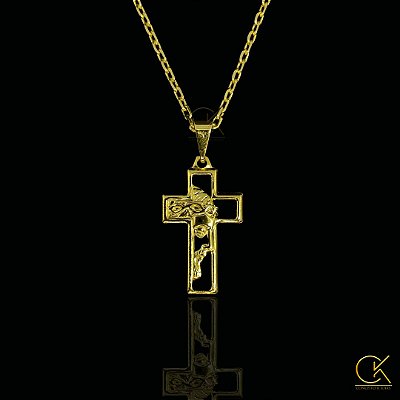 PINGENTE CRUZ COM FACE VAZADA DE CRISTO  – 2,5 x 1,5 cm – BANHADO A OURO 18K
