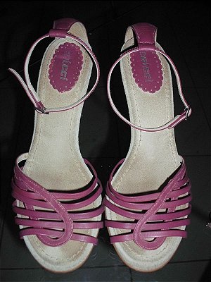 Sandalia fúcsia "Colcci"