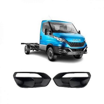 Grade do para choque iveco de 2020 a 2025 dianteira lateral lado direito com friso cromado sem furo para auxiliar e com furo para luz diurna