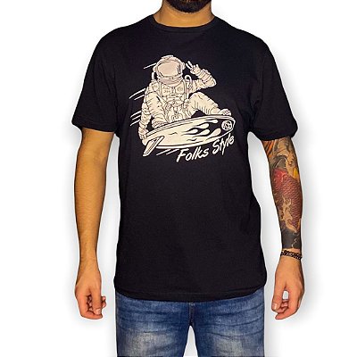 Camiseta Preta Astronauta Estampa Astro do Surf Folks Style