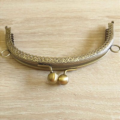 Fecho da Vovó Decorado Japonês. 16,5x9cm. Ouro Velho. BK-1674