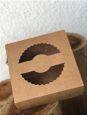 Embalagem p/ torta em papel Kraft com visor acetato (22 x 22 x 8 cm) Abertura lateral - 50 unidades