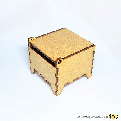 Caixa em MDF vazada com tampa 6,5 x 6,5 x 4,5 cm - A dúzia - Cód.:3794