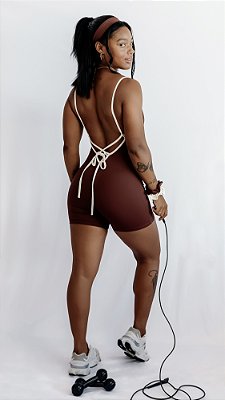 Macaquinho Urban marrom amarração decote costas suplex - PORLE