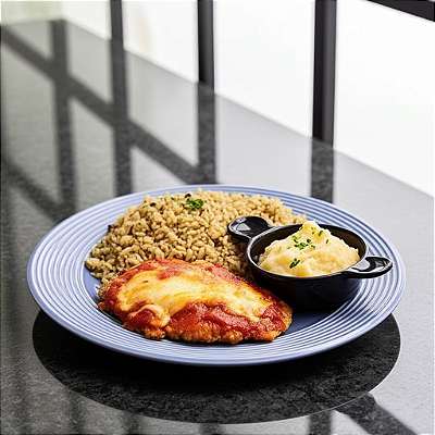 Parmegiana Fit + Purê de batata doce + Arroz integral com espinafre (440g)