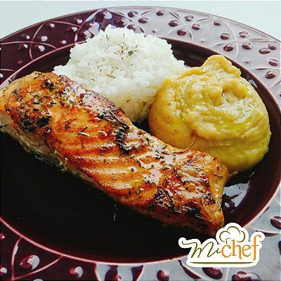 Salmão com ervas + Purê de banana da terra + Arroz branco (360g)