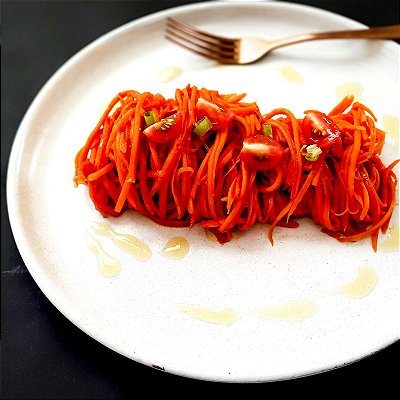 Espaguete Fake de Cenoura ao Molho de Tomate (100g)