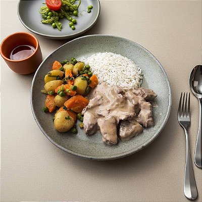 Filé mignon ao molho de gorgonzola + Arroz branco + Mix de legumes (420g)