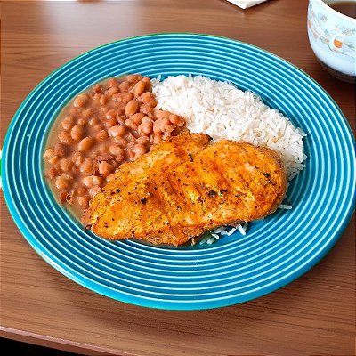 Filé de frango grelhado + Arroz Branco + Feijão Carioquinha (360g)