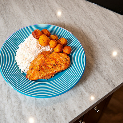 Filé de Frango Grelhado + Arroz Branco + Batatas Sauté (340g)