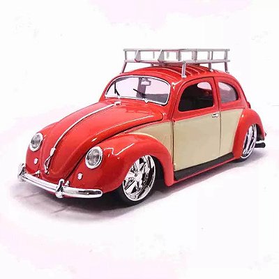 Miniatura Carro Volkswagen Beetle 1951 Maisto Design 1/18