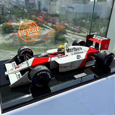 Miniatura Formula 1 Ayrton Senna com Rosto - F1 McLaren MP4/4 1988 1/12 (acompanha acrilico)