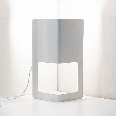 LUMINÁRIA DE MESA VÉRTICE - GEGUTON