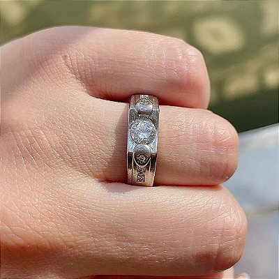 VL 740 - Anel de Formatura em Ouro Branco 18K