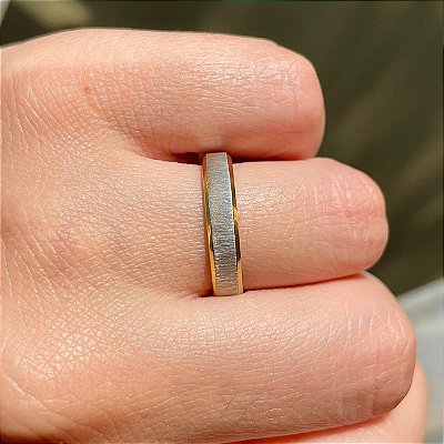 VL 811 - Par de Alianças em Ouro Amarelo e Branco 18K