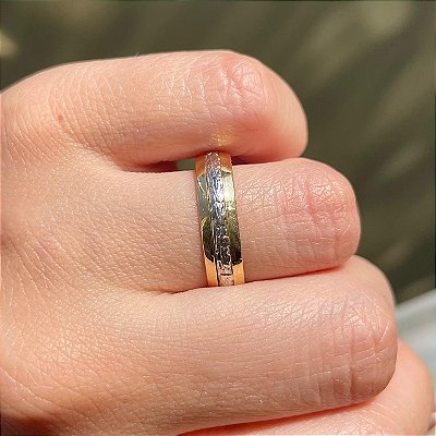 VL 832 - Par de Alianças em Ouro Amarelo e Branco 18K