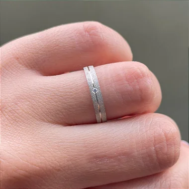 VL 1219 - Par de Alianças em Ouro Branco 18K