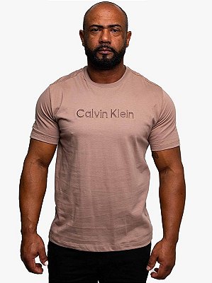 Camiseta Logo Relevo Caqui Médio Calvin Klein