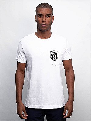 T-Shirt Bolso Brasão Branco Osklen