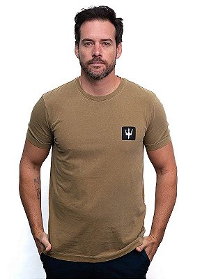 T-Shirt Stone Tridente Marrom Cedro Osklen