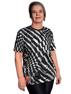 Camiseta com estampa abstrata, por sublimação total, em micro-fibra, tecido tecnológico.
