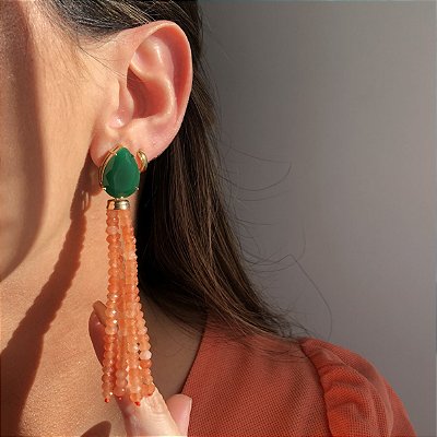 Brinco 2 em 1 Gota Esmeralda Leitosa Com Franja Removível Em Pedras Naturais Jade Laranja Mescla Banhado a Ouro