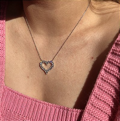 Colar Coração Vazado Banhado a Ródio Branco