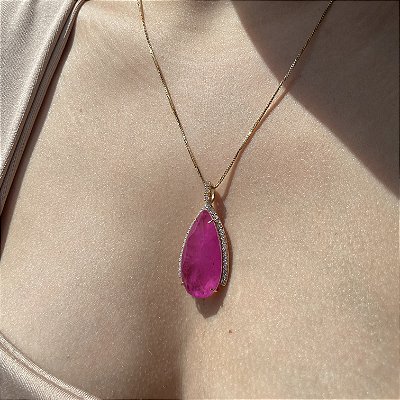 Colar Gota Borda Cravejada Pink Fusion Banhado a Ouro