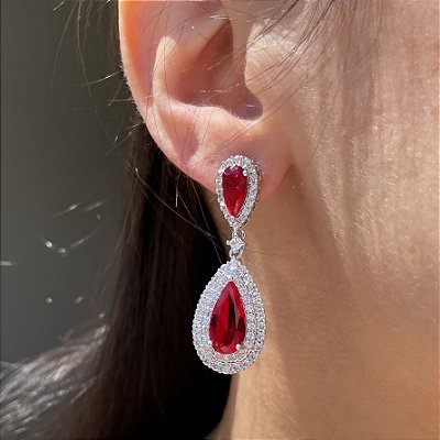 Brinco Gota Rubi Cravação Dupla Banhado a Ródio Branco